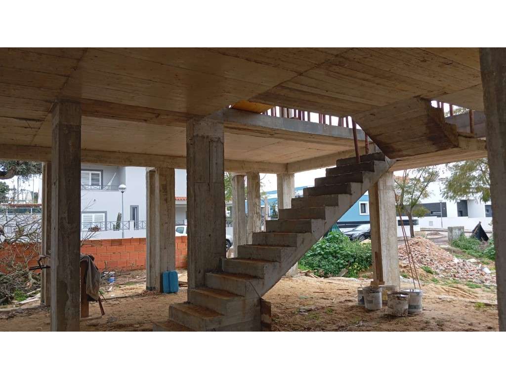 Moradia T4 a venda para conclusão de obra em Azeitão - Grande imagem: 4/34