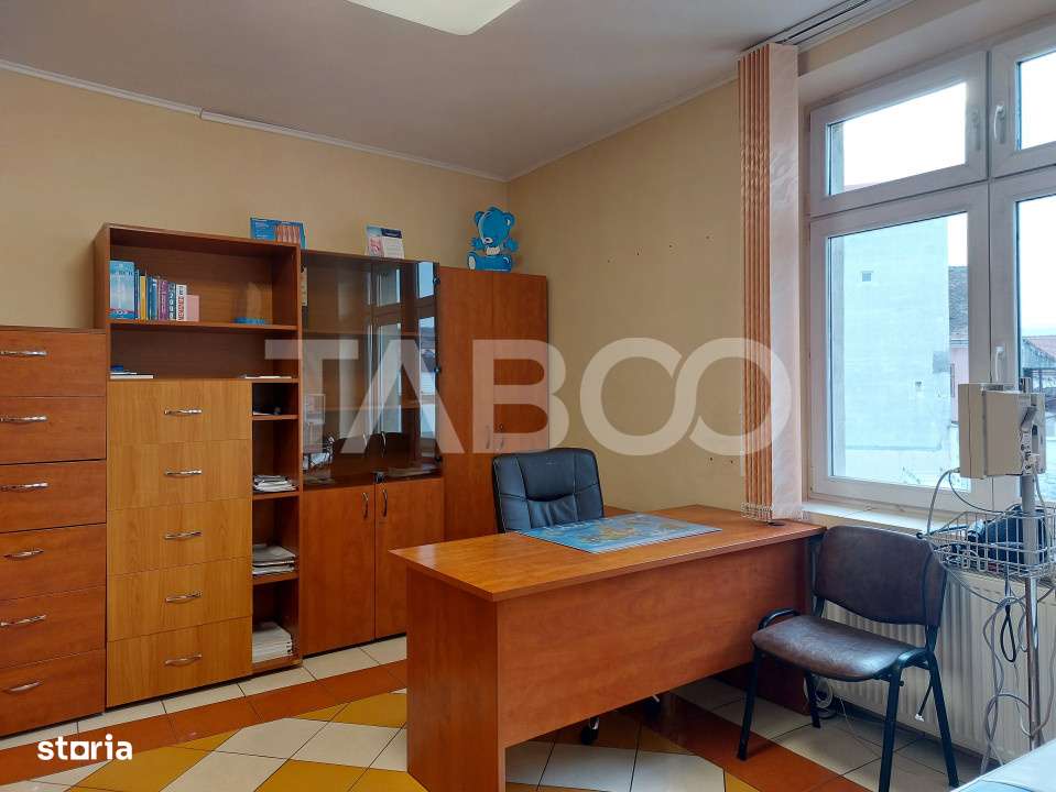 Cabinet medical de vanzare 3 camere 50 mp mobilat central Cisnadie - Imagine principală: 5/10