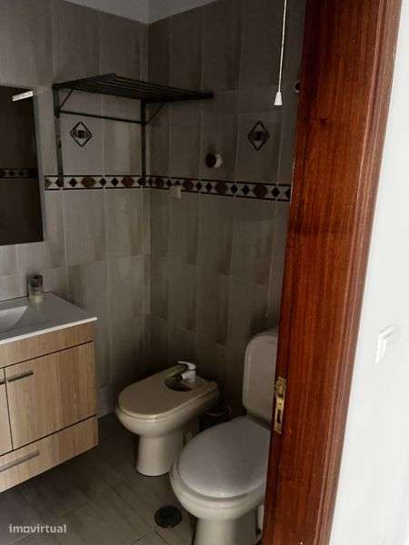 Arrenda - se T2 semi mobiliado - Grande imagem: 5/6