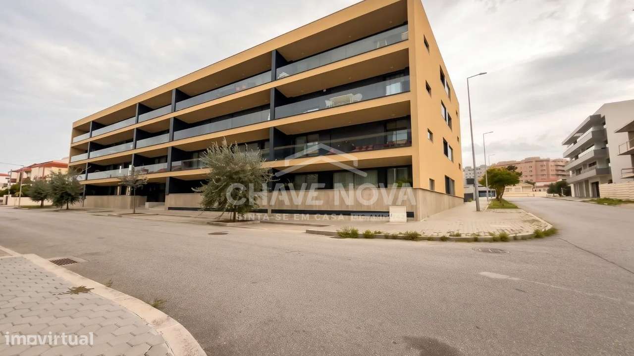 Apartamento T2 Novo c/ Lugar de Garagem Duplo na Madalena-0