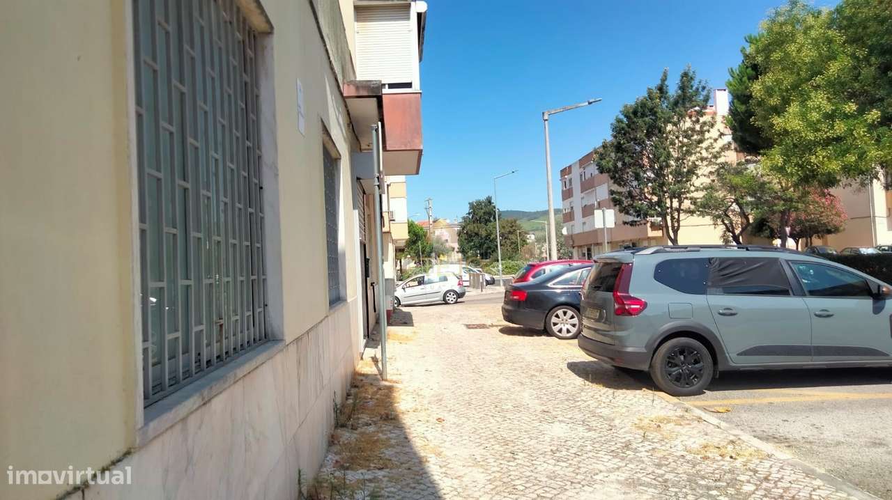 LOJA PARA VENDA  POVOA de SANTA IRIA  COM 260m2-12