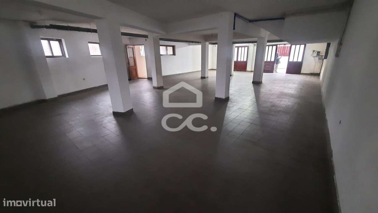 Apartamento T1+1 com Armazém e lugar de garagem-28