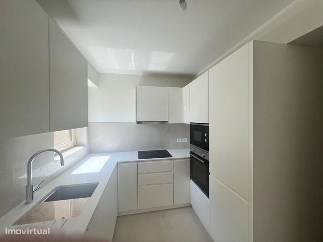 Venda de Apartamento T3 com garagem ao Campo Alegre-6