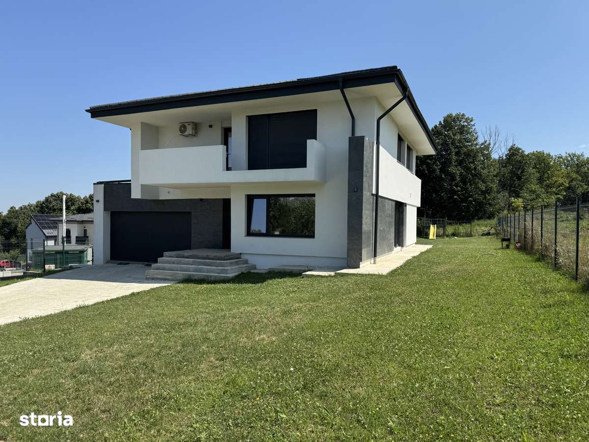 Casă modernă la marginea pădurii - Imagine principală: 1/13