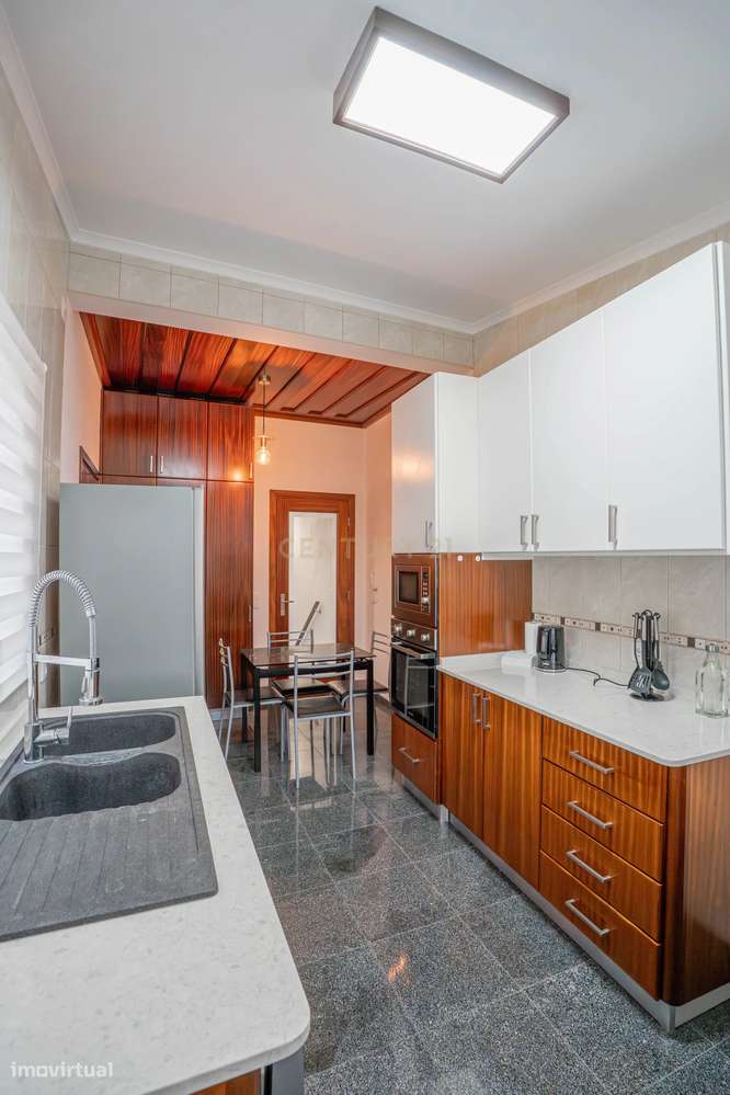 Oportunidade Única: T3 + T2 com Excelente Potencial-5