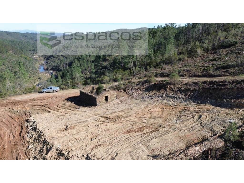 Terreno a confinal com 2 ribeiros - Grande imagem: 2/14