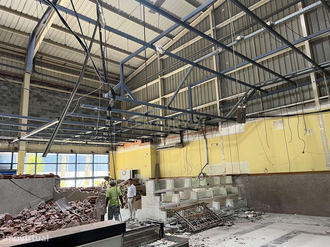 Armazém à venda em Vialonga-3
