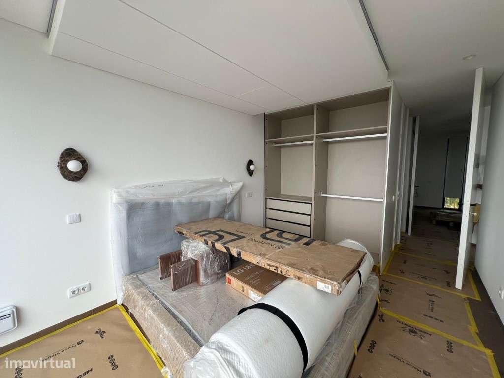 Moradia Nova T3 em Loulé

Descubra esta magnífica moradia T3 de a...-12