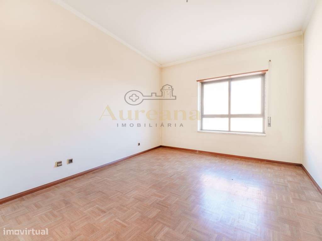 Oportunidade: T3 no Centro de Ourém em Prédio com Elevador-15