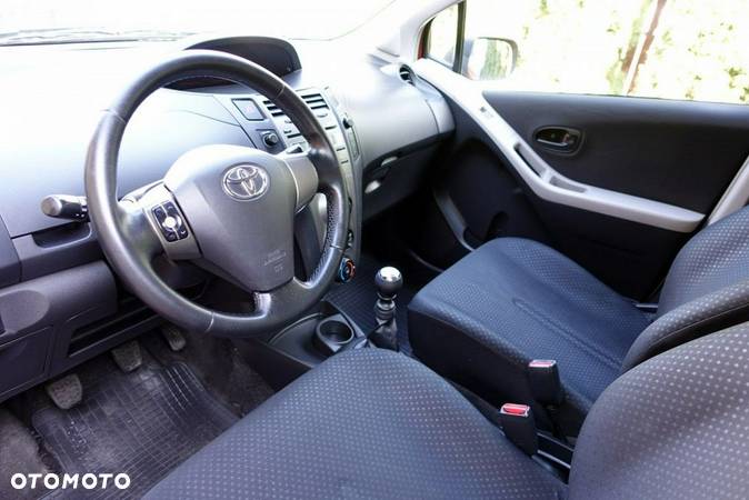 Toyota Yaris - 10