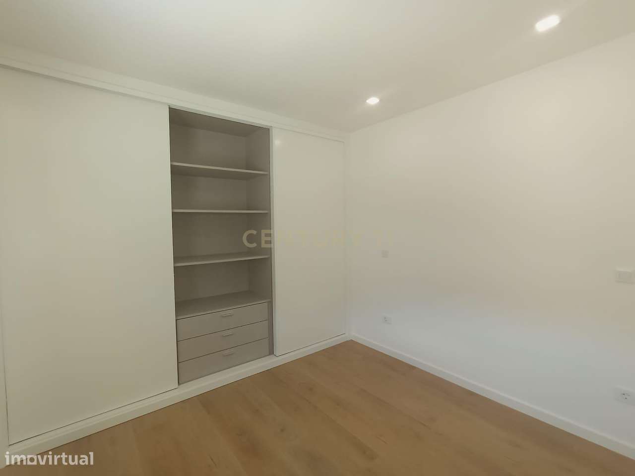 Moradia geminada no centro da Costa da Caparica-21