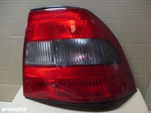 LAMPA TYLNA PRAWA OPEL VECTRA B 95-98 NOWA - 1