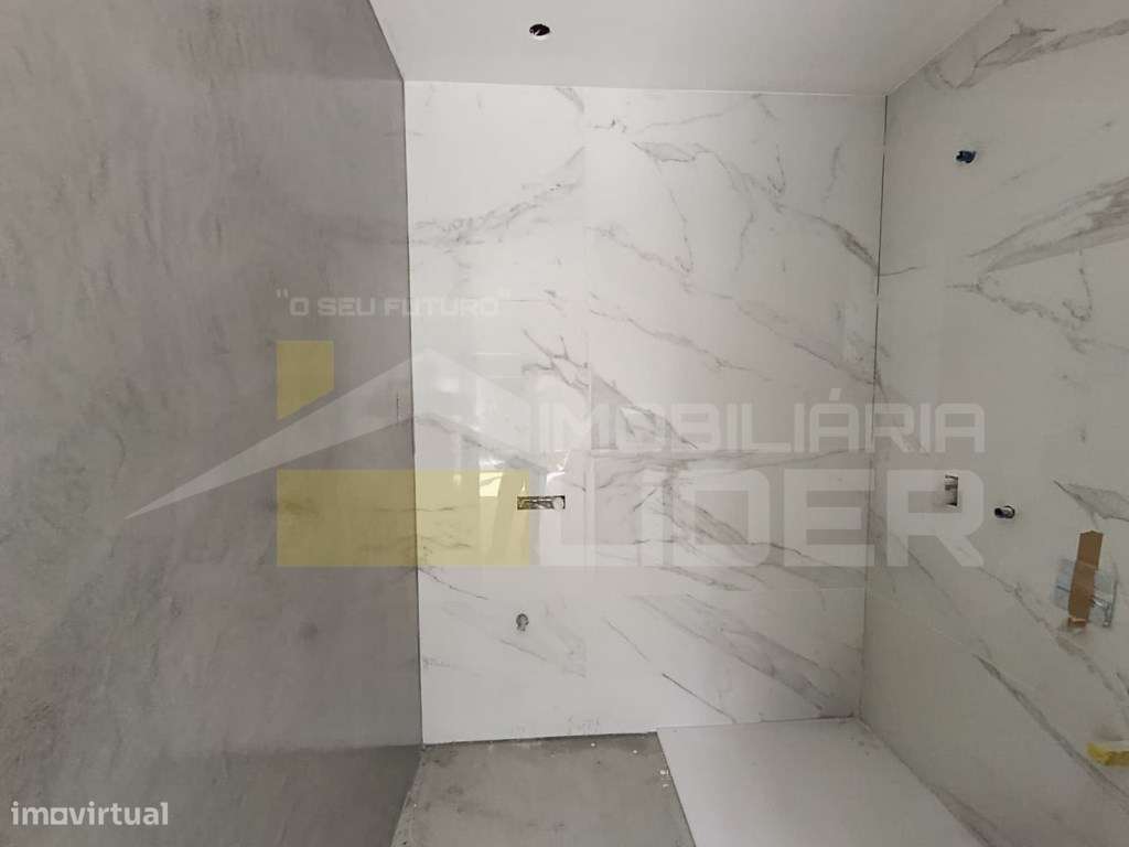 Apartamento Novo T3 no centro de Lourinhã-9