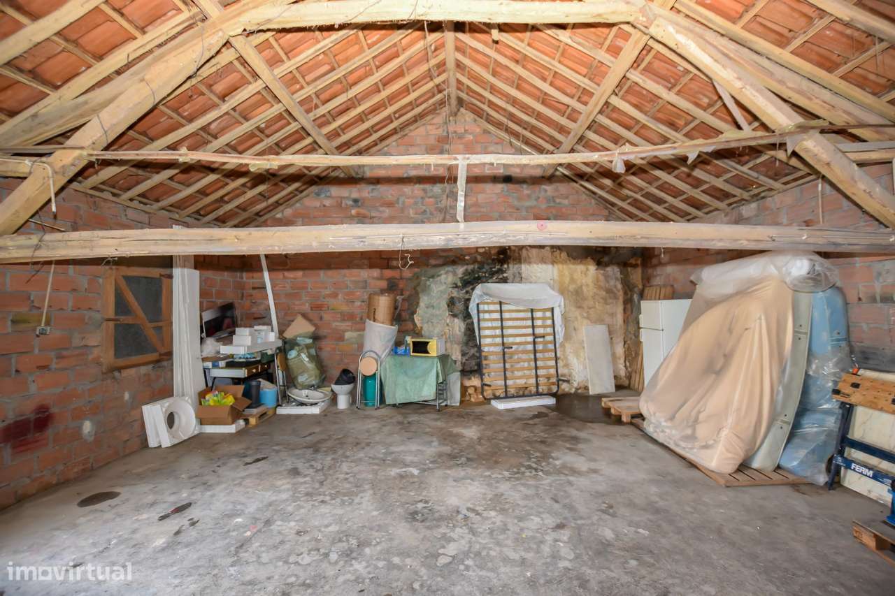 Moradia T3 + 1 Renovada + Garagem + Moradia em ruinas e diversos anexo-16