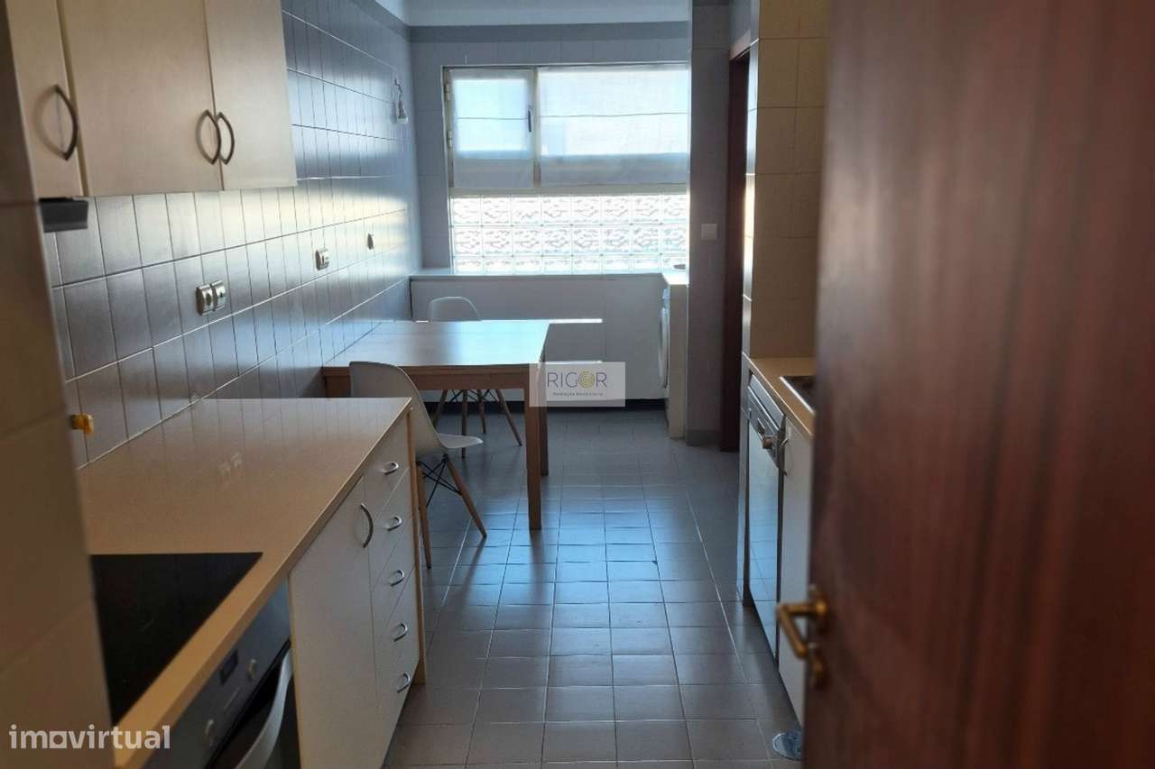 Apartamento t2 com varanda ao Hospital São João e faculdades - Grande imagem: 5/16