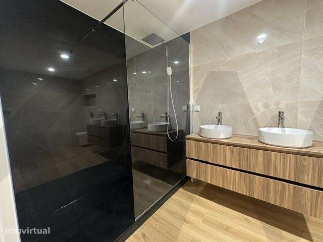 Apartamento T2 Completamente Remodelado - Centro Ericeira-17