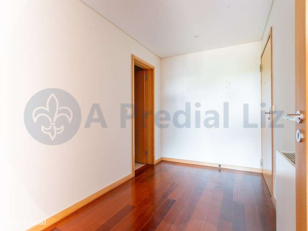 Apartamento T3+1 Duplex - À Av. da Boavista-11