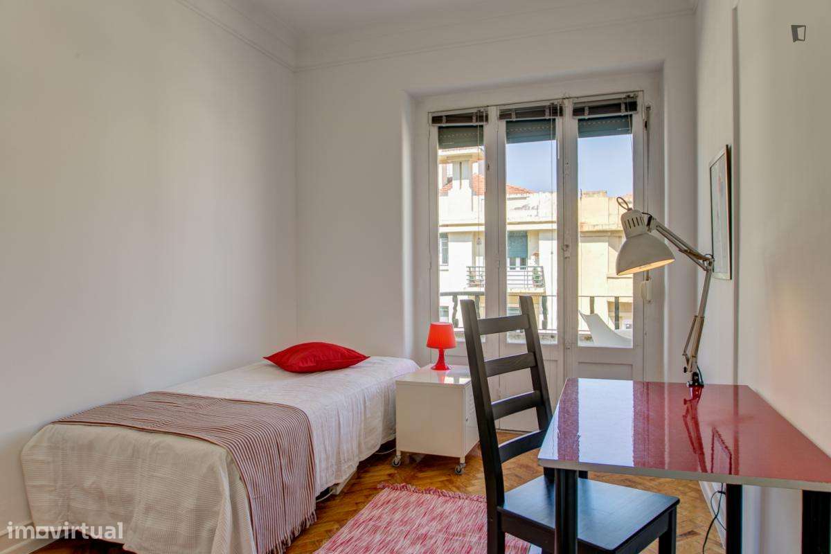 Quarto - localizado em São Sebastião Lisbon - Grande imagem: 3/8