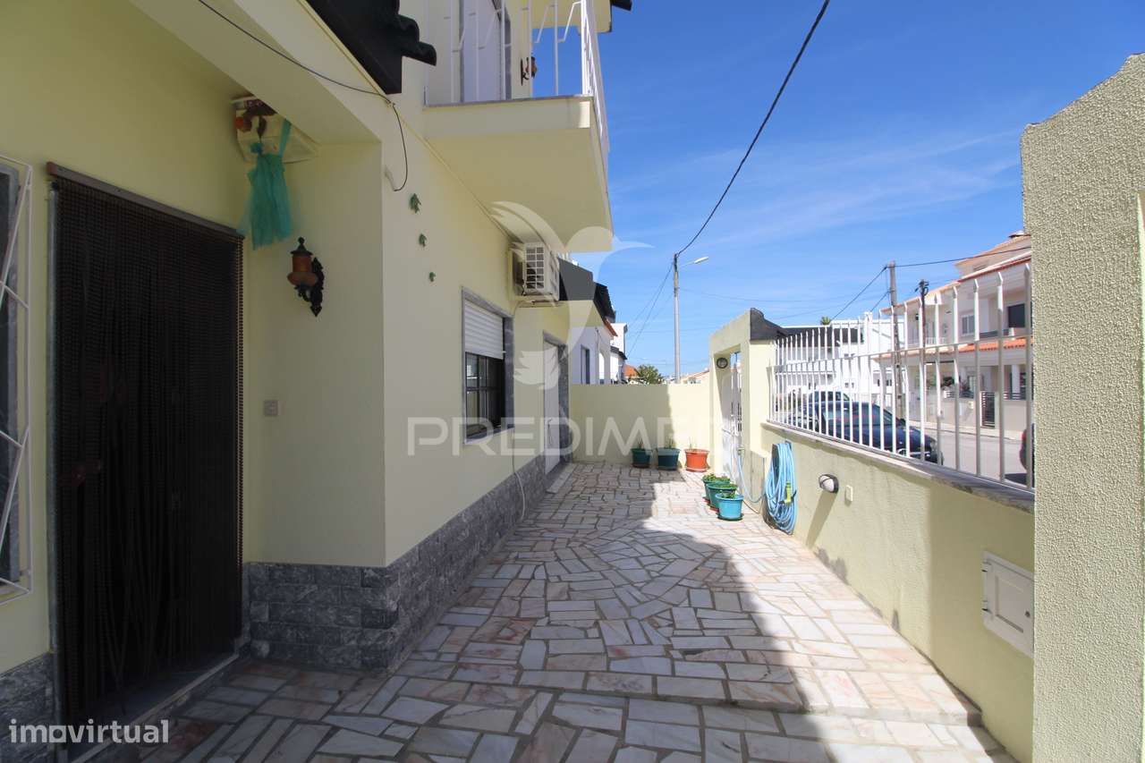 Moradia T3 Bifamiliar com logradouro e garagem . - Grande imagem: 3/24