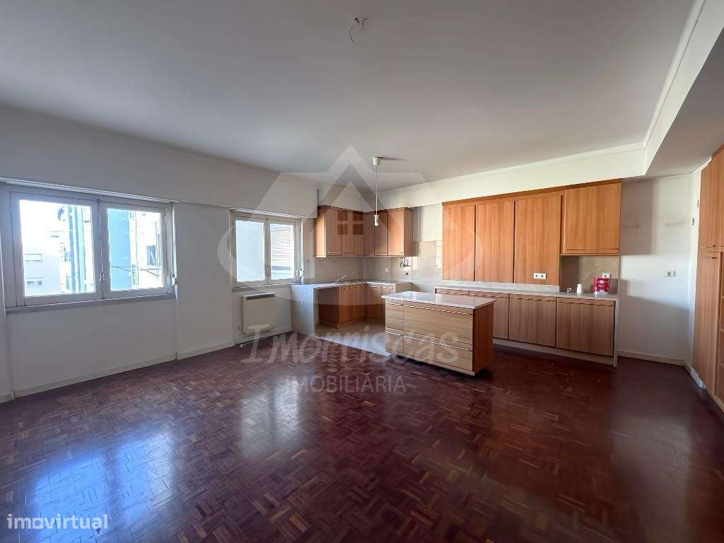 Apartamento T4 próximo da estação de metro no Lumiar, Lisboa - Grande imagem: 2/38