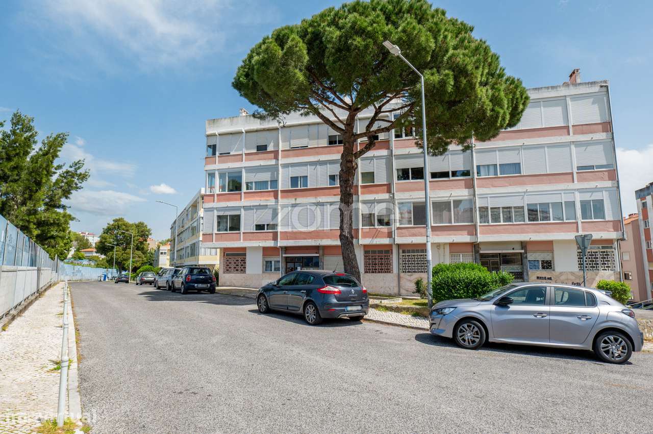 Apartamento T2 à venda em Queluz-1