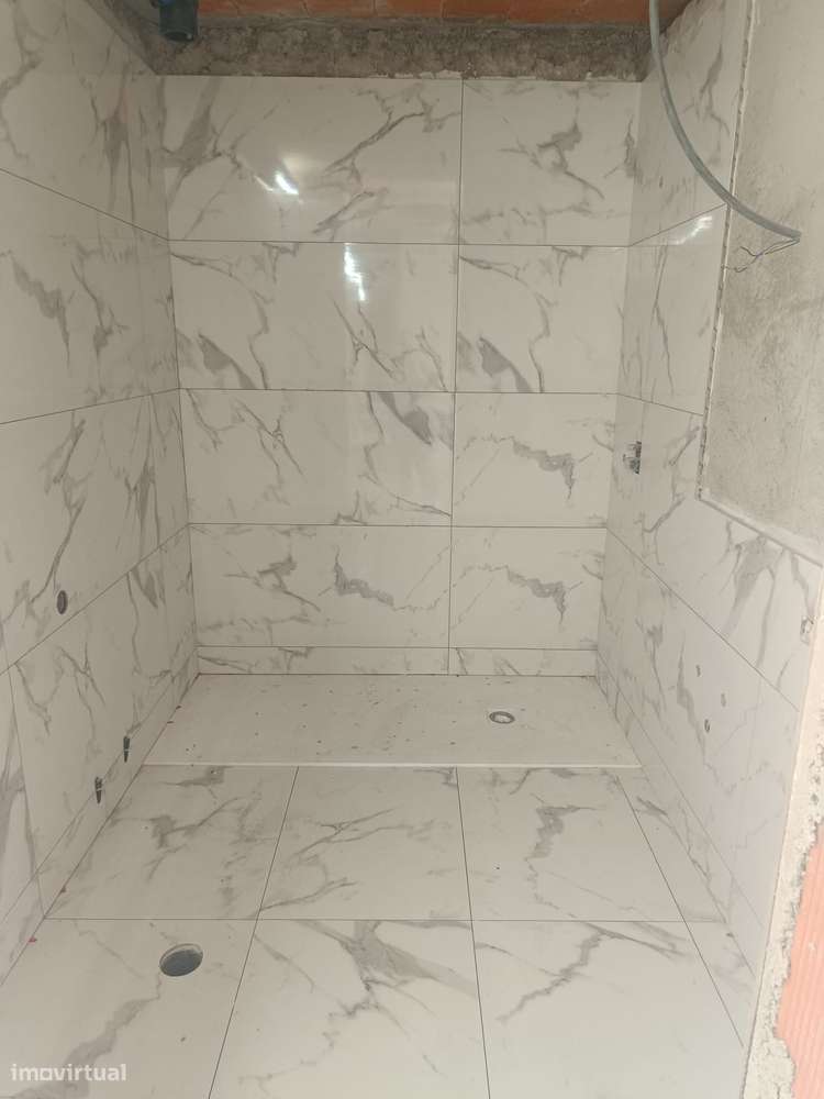 Moradia térrea isolada de 4 frentes em construção-7