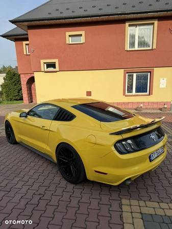 Ford Mustang - 16