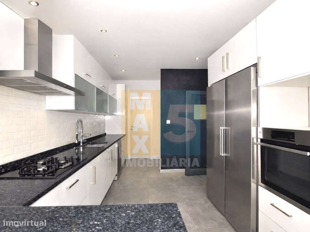 Moradia com 2 terraços em zona calma - Montijo-8