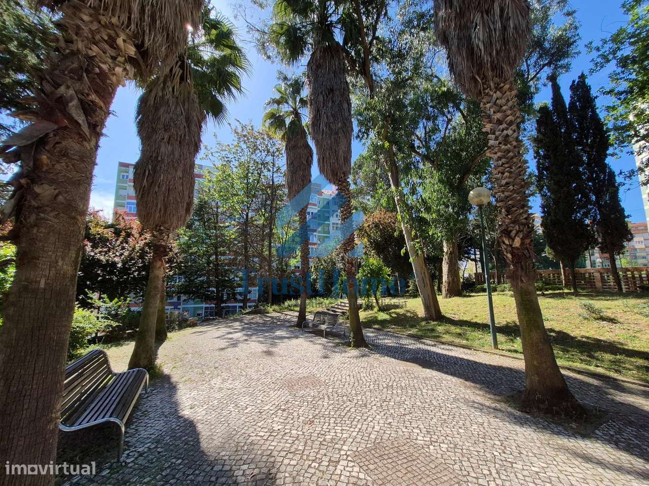 T2 Totalmente Remodelado c/ arrecadação 27m2 Benfica Lisboa-31