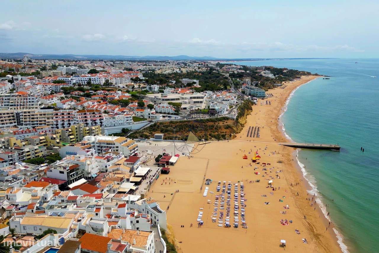 Apartamento com 2 Quartos, Garagem e a Vista Mar  em Albufeira - Grande imagem: 1/35