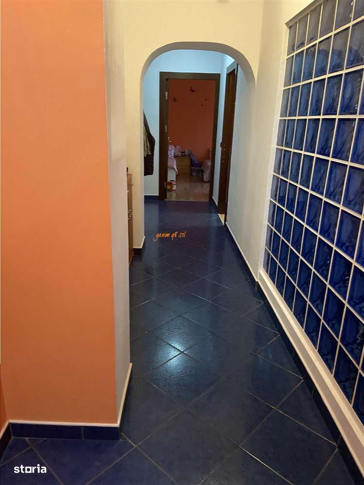 Apartament 4 camere , zona centrala - Inspectoratul Scolar ,suprafata-14