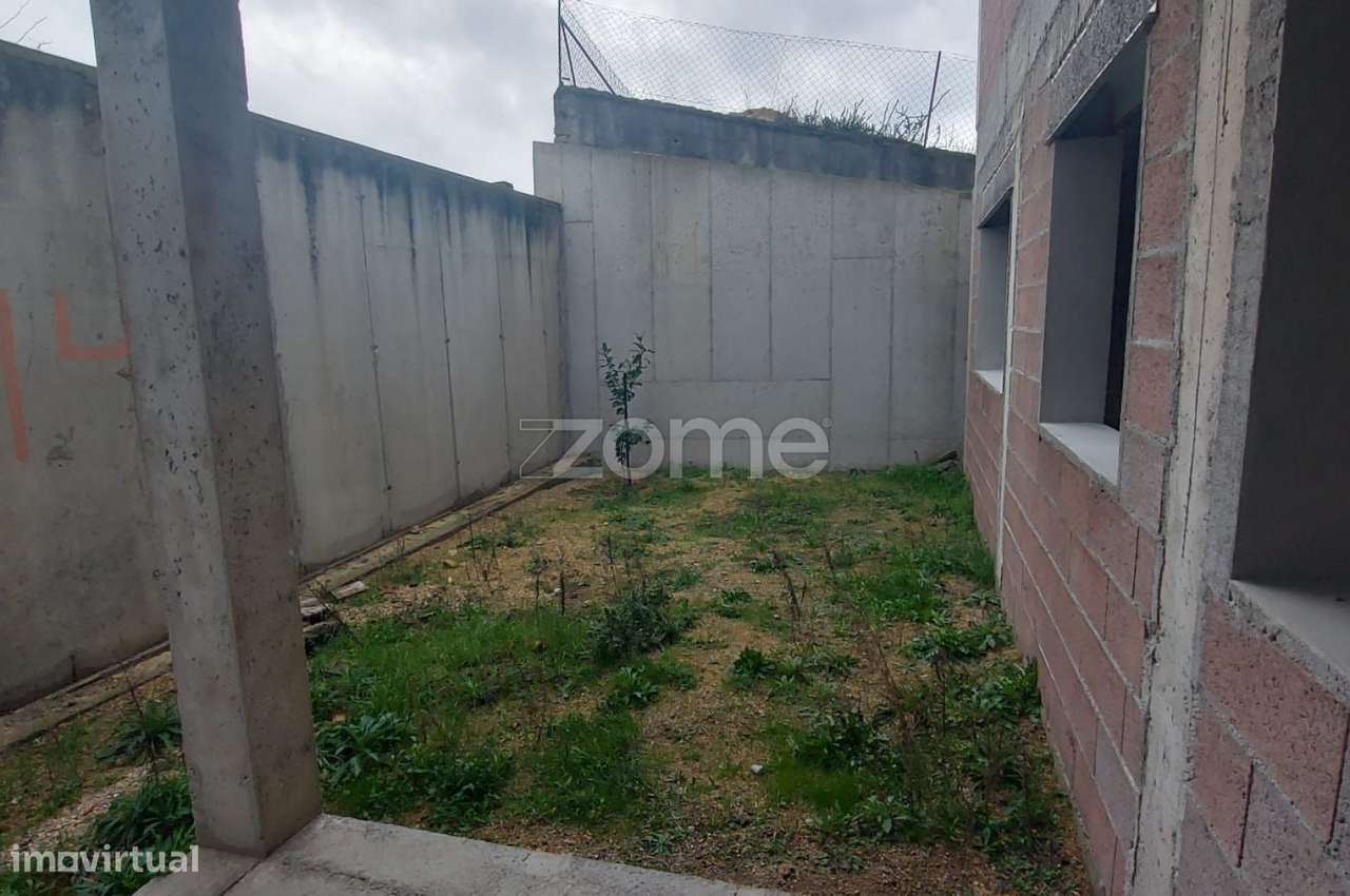 Casa Isolada Em Chaves Oportunidade Em Construcao