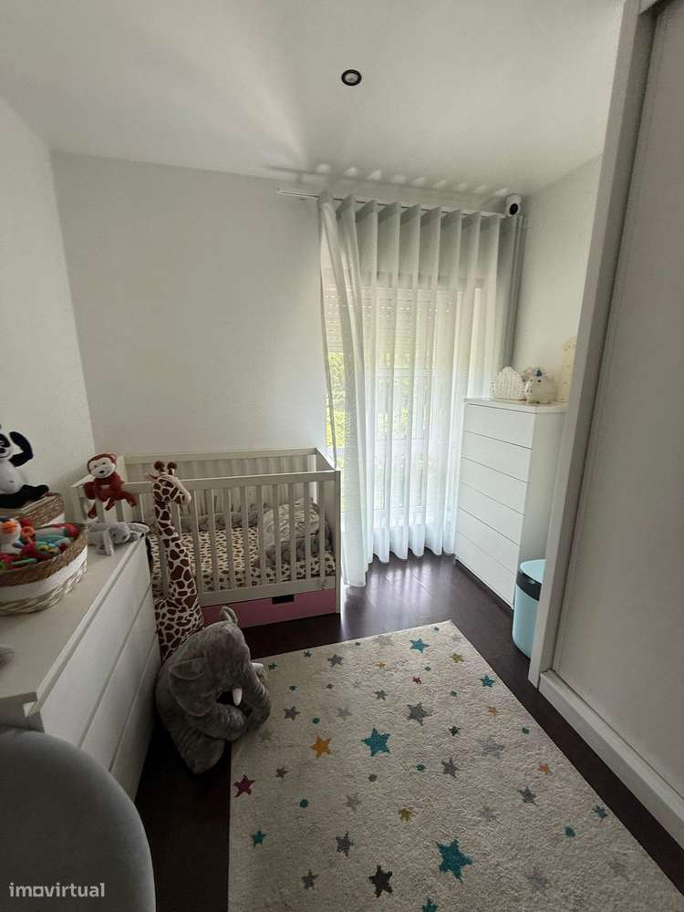 Moradia geminada Bi-Familiar T3 + T1 — Dois espaços...-14