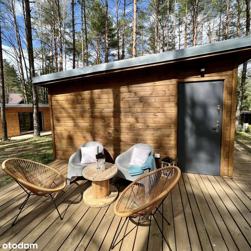 Działka rekreacyjna nad jeziorem w lesie