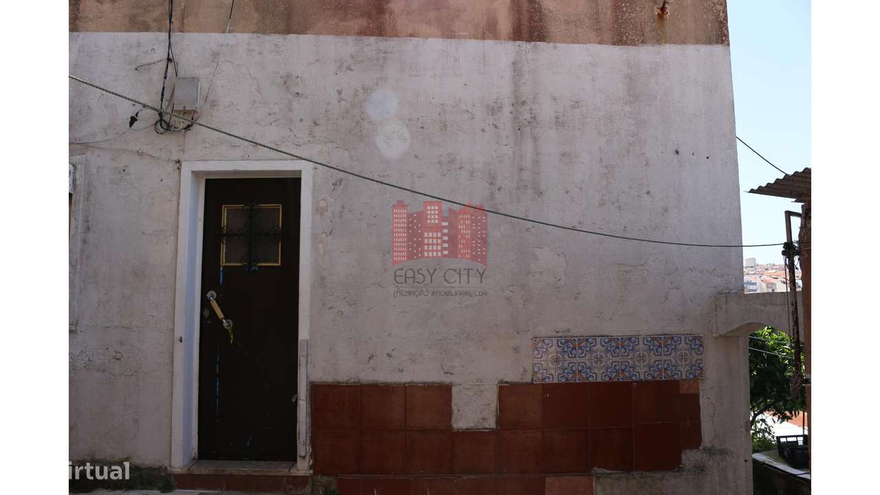 Moradia T2+T2 | Terreno 326 M2-18