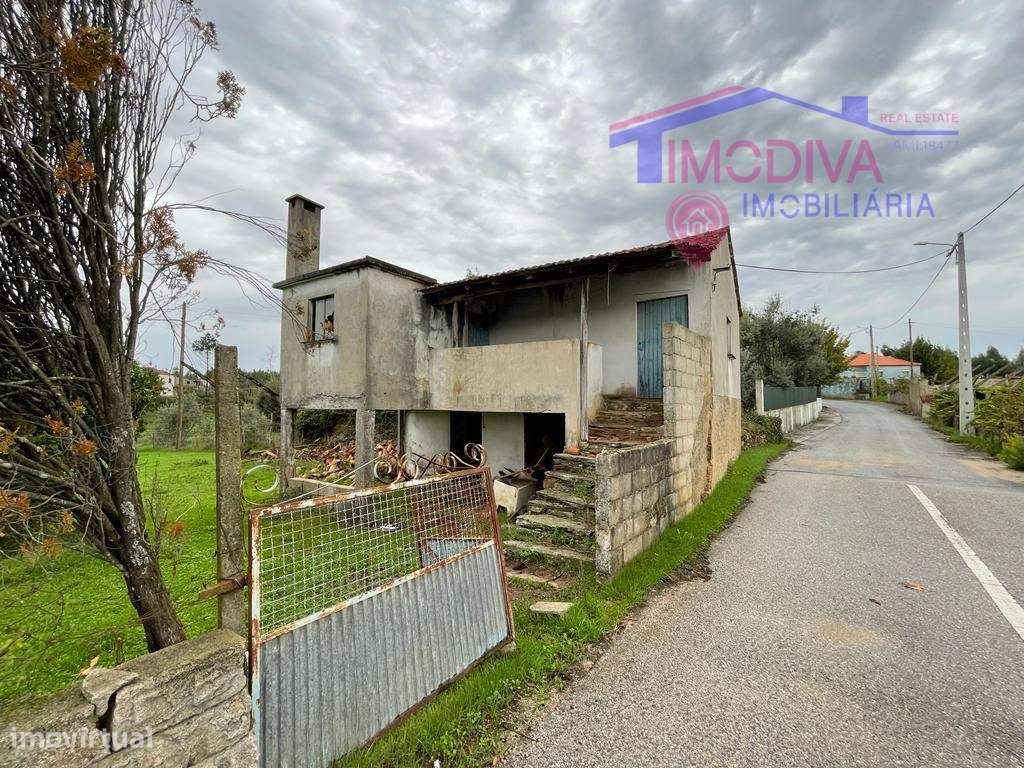 Casa T2 para reconstrução com terreno - Grande imagem: 2/35