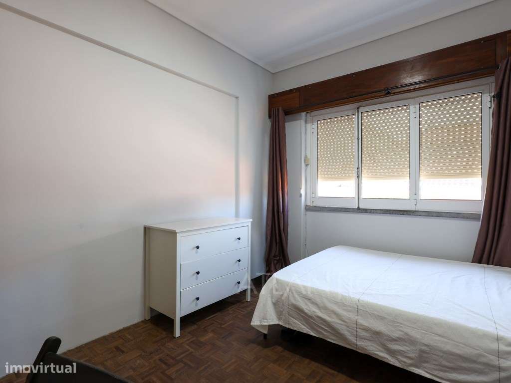 Moradia T6 em Monte Abraão-9