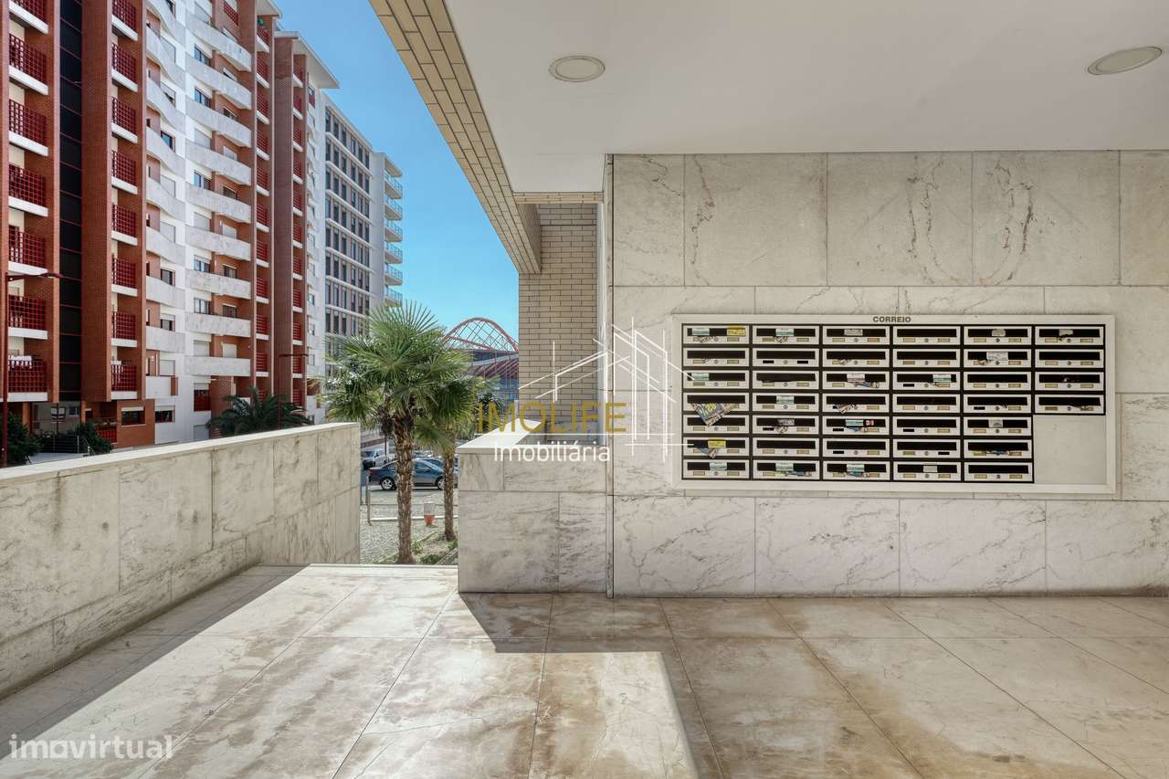 Apartamento T2 com Vista Desafogada em Benfica-33