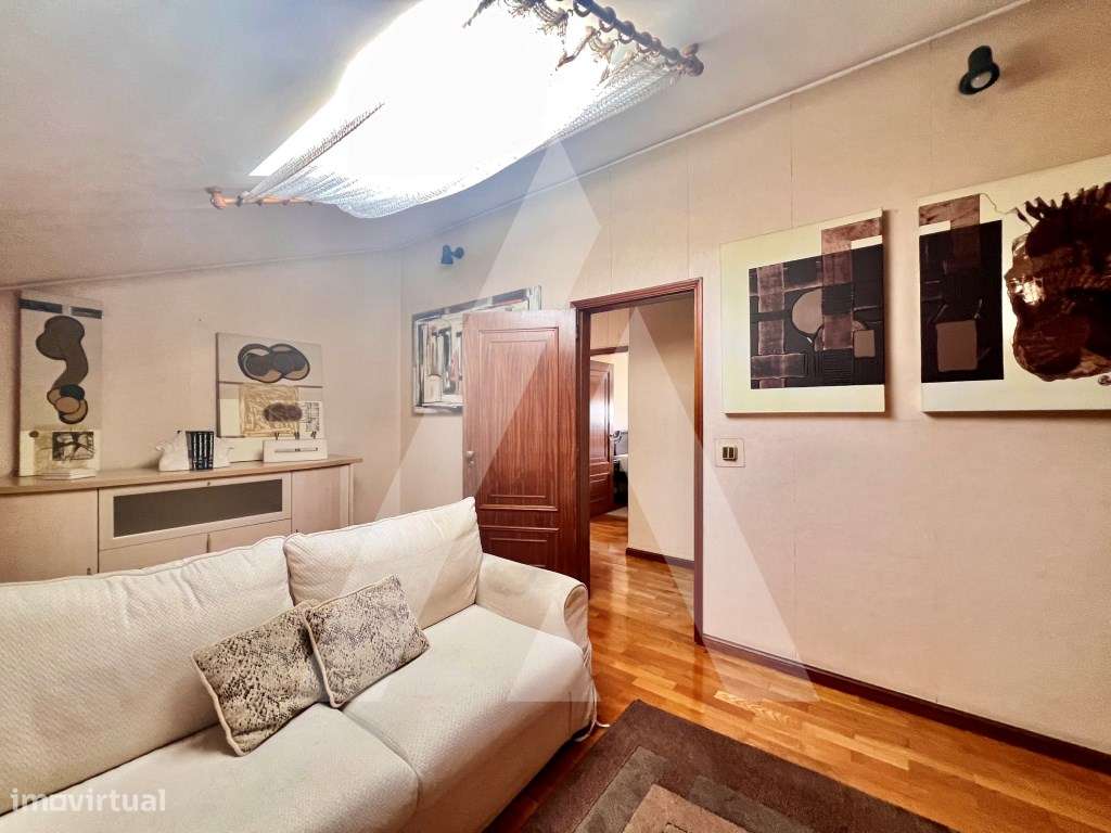 Apartamento T4 Duplex no centro de São João da Madeira-9