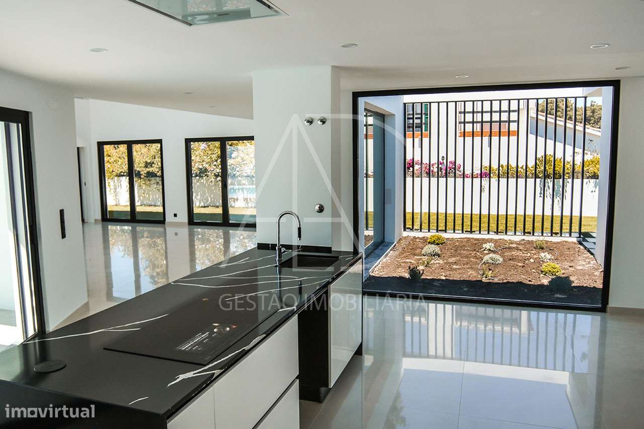 Moradia, 367 m², Corroios-6