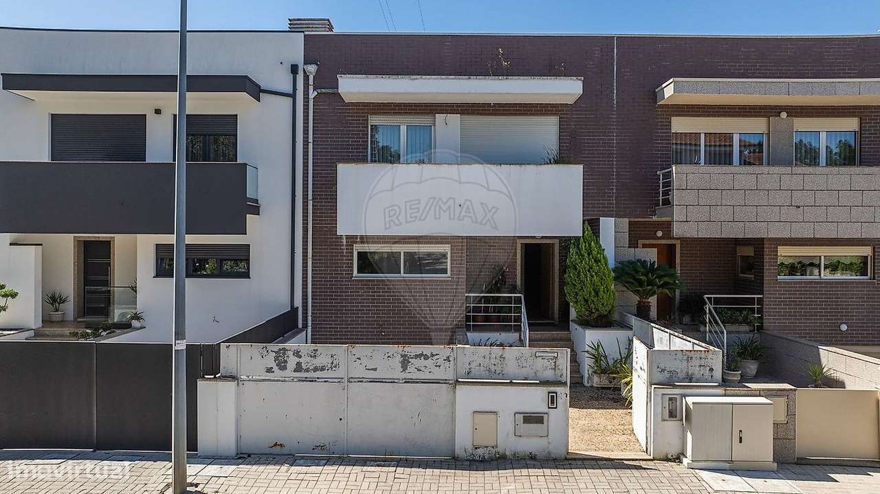 Moradia T4 com suíte em Sequeira Braga - Grande imagem: 3/37