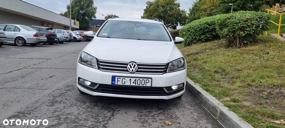 Volkswagen Passat - 1