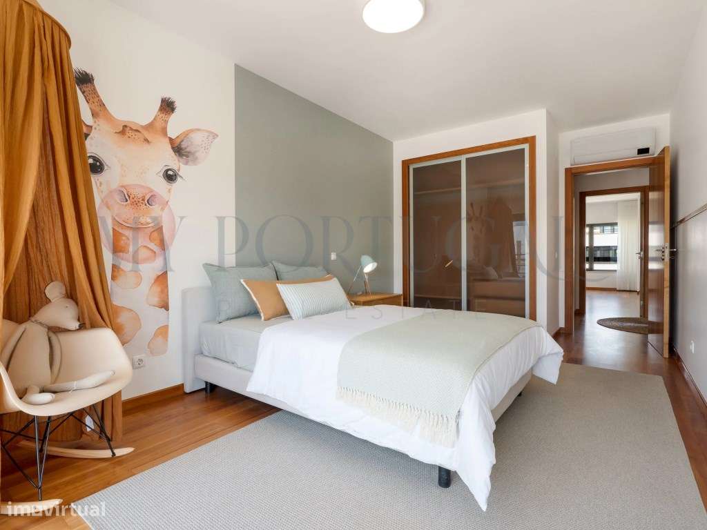 Elegância e Modernidade: Moradia T4 de Luxo com Rooftop em Alcochete-26