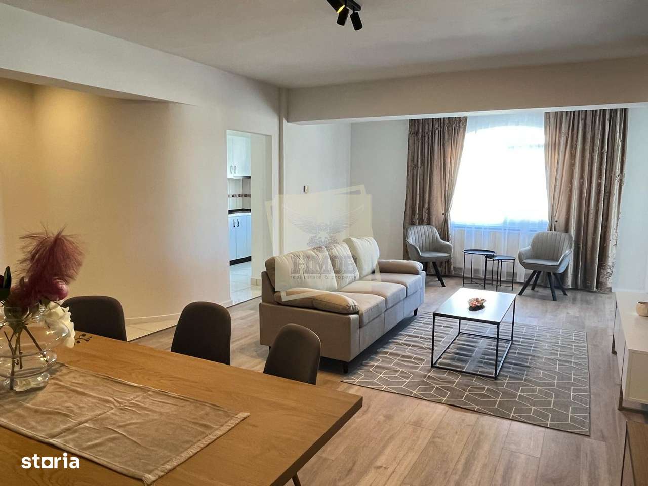 Apartament de lux 3 camere 2 bai si parcare in zona Centrala - Imagine principală: 3/14