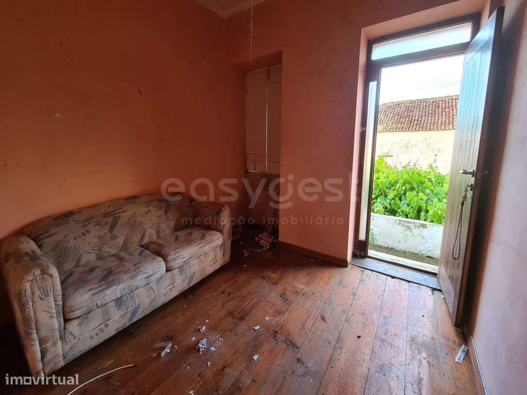 Moradia isolada T3 de 3 pisos, em Angra do Heroísmo. - Grande imagem: 4/6