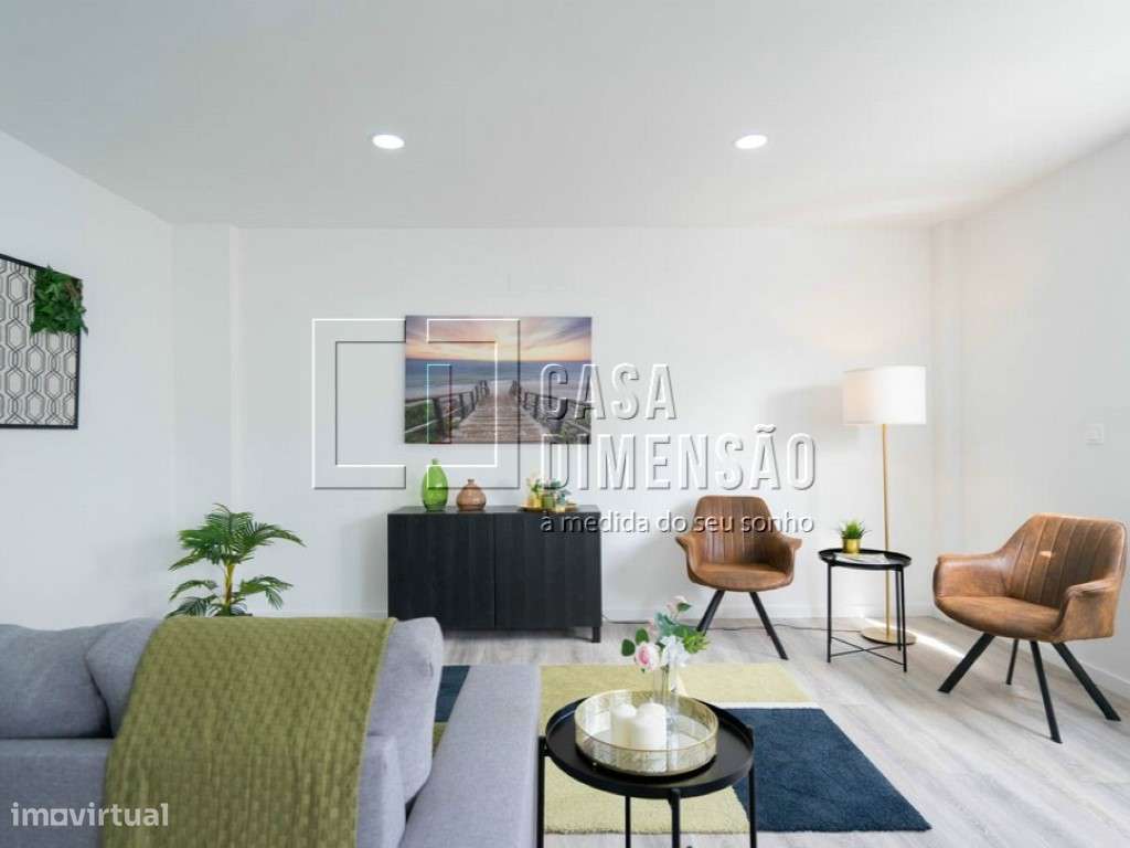 Apartamento de tipologia T3 com varanda, mobilado e equipado em Ben...-2