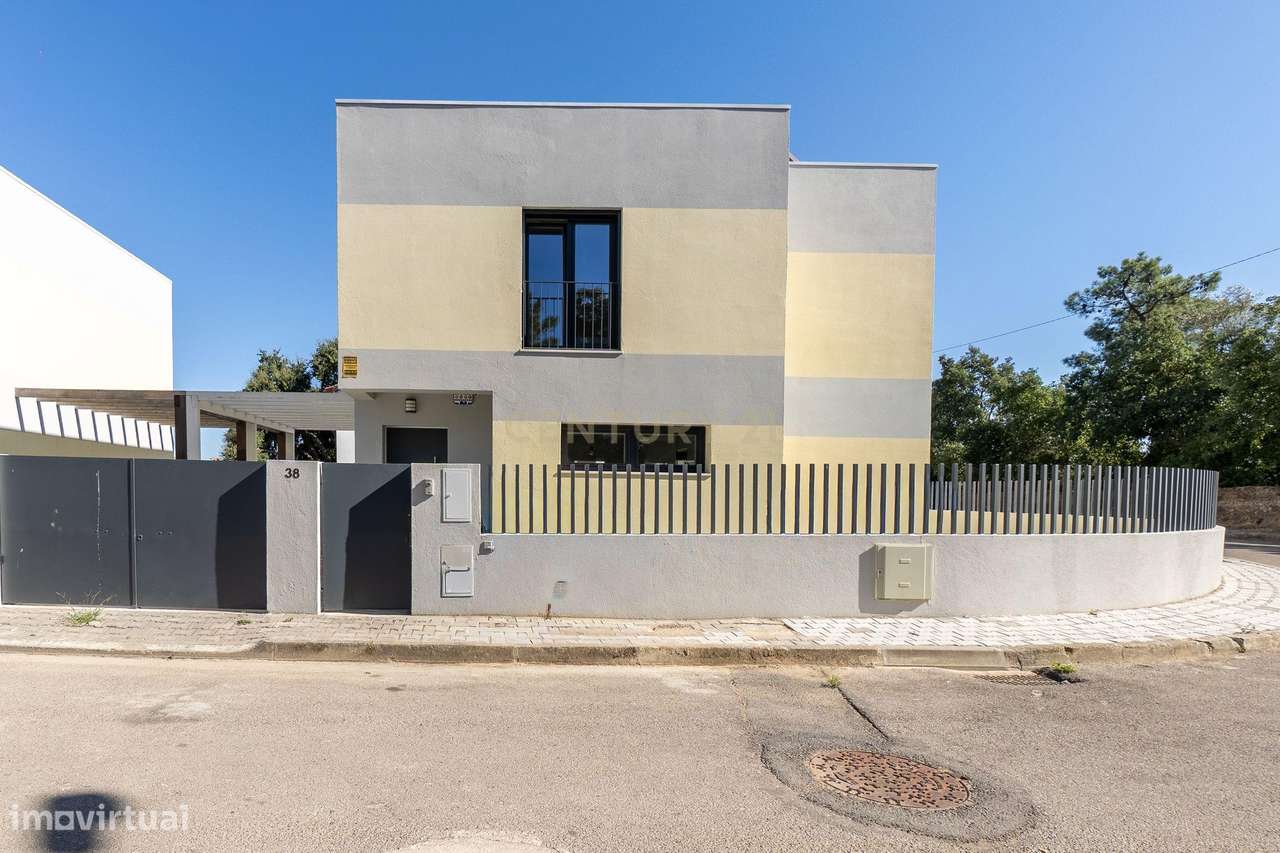 Moradia T3 + 2 com Piscina - Foros de Amora-42