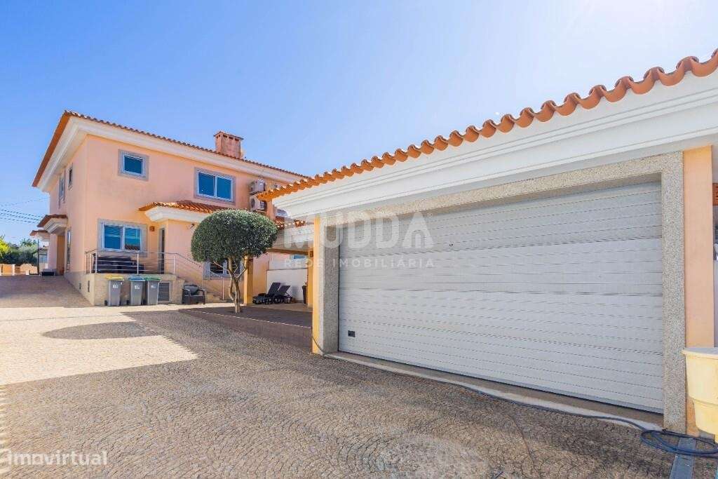 Excelente moradia geminada T4 em Santa Maria da Feira-38