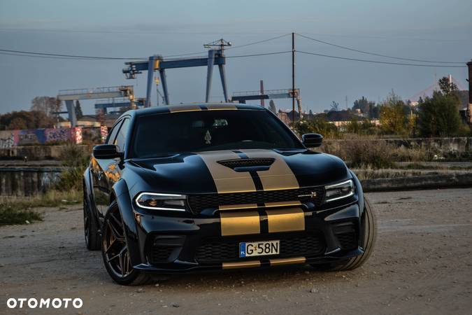 Dodge Charger 6.4 Scat Pack Widebody - 11