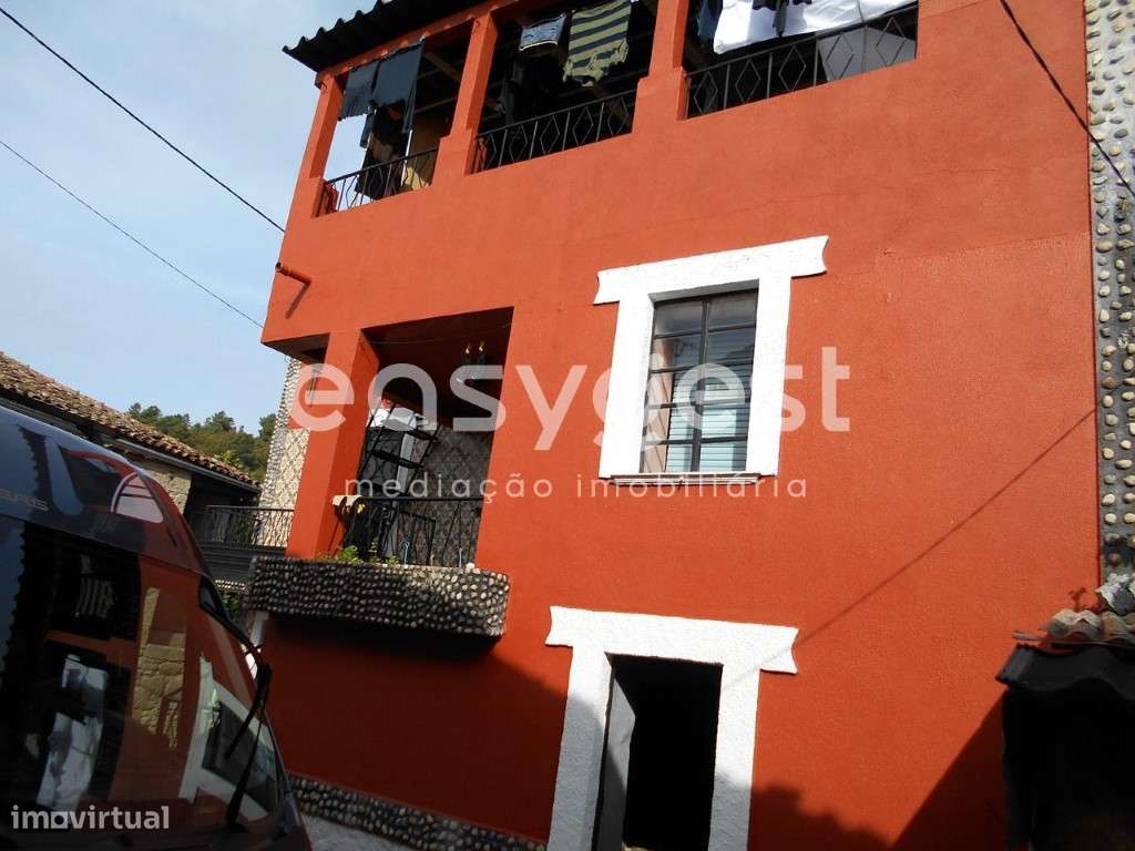 Moradia Geminada no centro da aldeia, com garagem no piso térreo - Grande imagem: 5/16